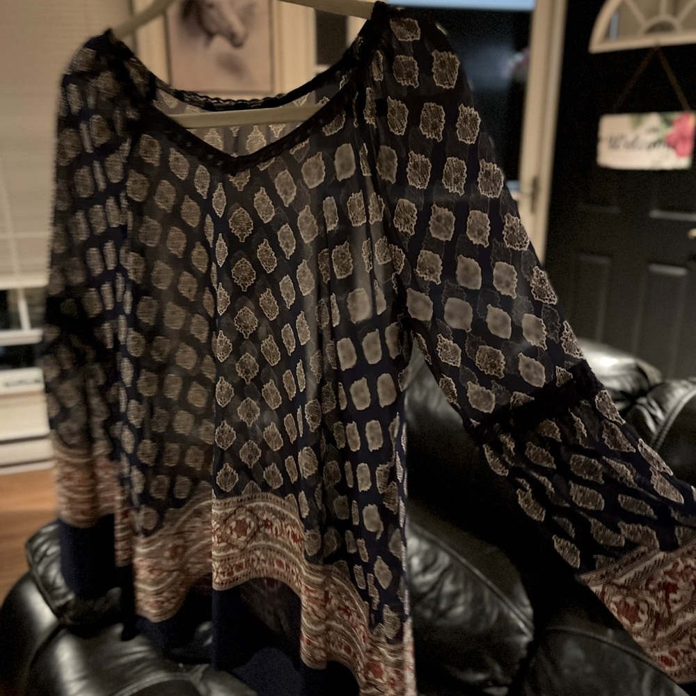 Top slightly used. Blu pepper. Small. sheer, sexy and goes great with jeans!!!